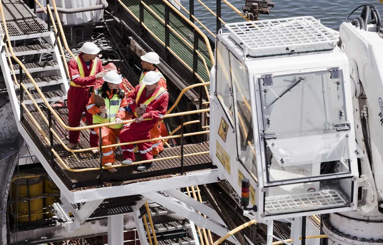 Common risks and hazards on board & general safety rules