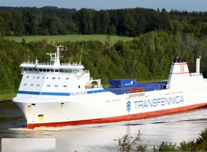 Photo of PAULINE RUSS