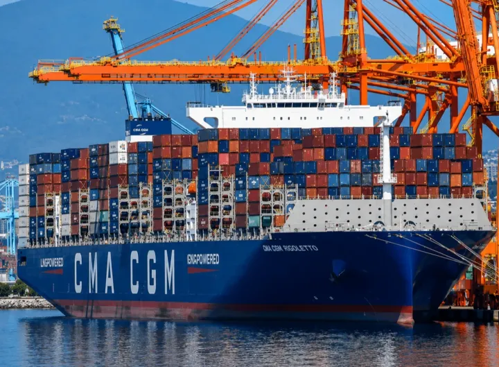 Photo of CMA CGM ROI ARTHUR